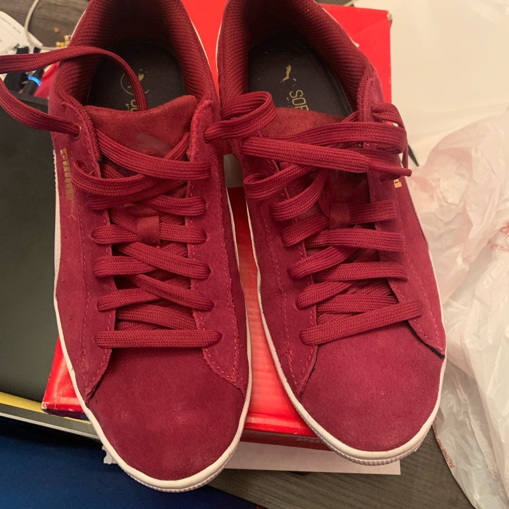 Puma gym shoes, burgundy in color - Picture 1 of 4